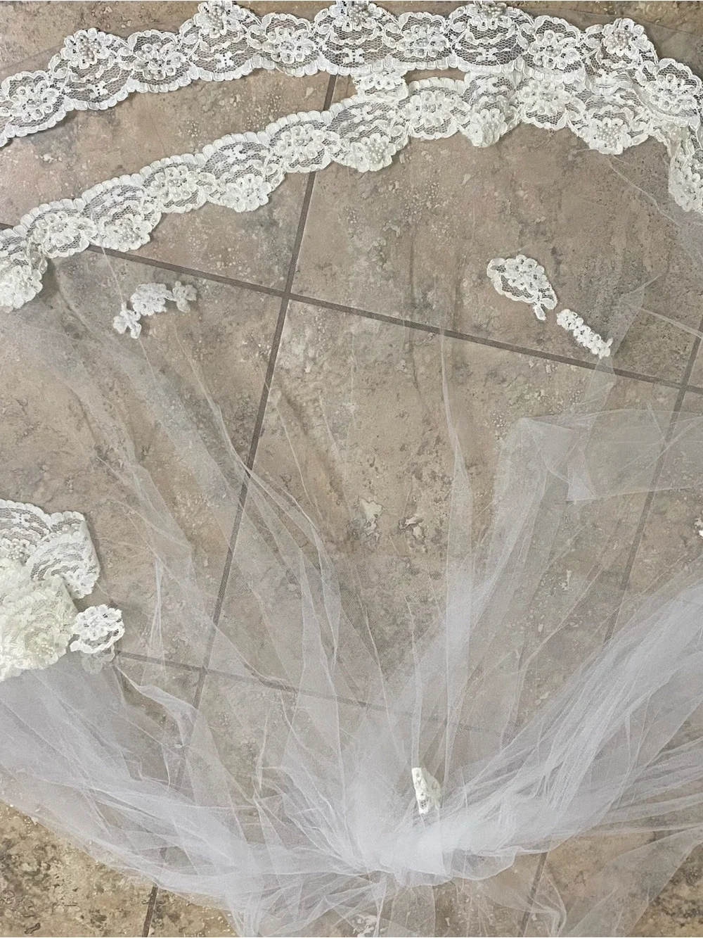Ivory 2 Tiered Pearl Lace-Edged Appliqué Scalloped 35”L Comb Wedding Bridal Veil